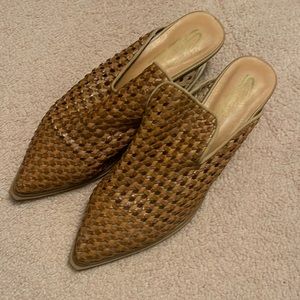 Women’s shoes, size 9